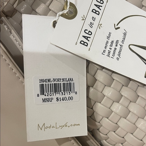 Chic Woven Gray Tote Bag with Pouch - Picture 3 of 3